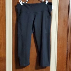 Size L C9 capri leggings - never worn